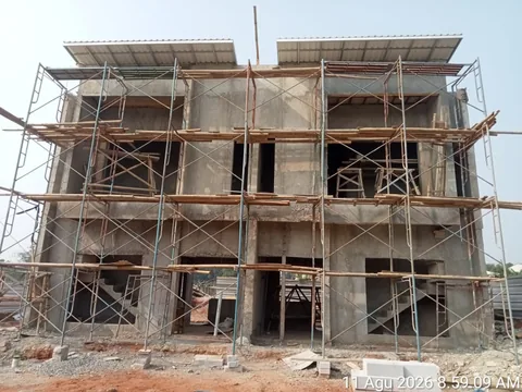 Foto lapangan 11 Agustus 2026: muka rumah contoh Bumi Citra Regency dilihat dari jalan kawasan